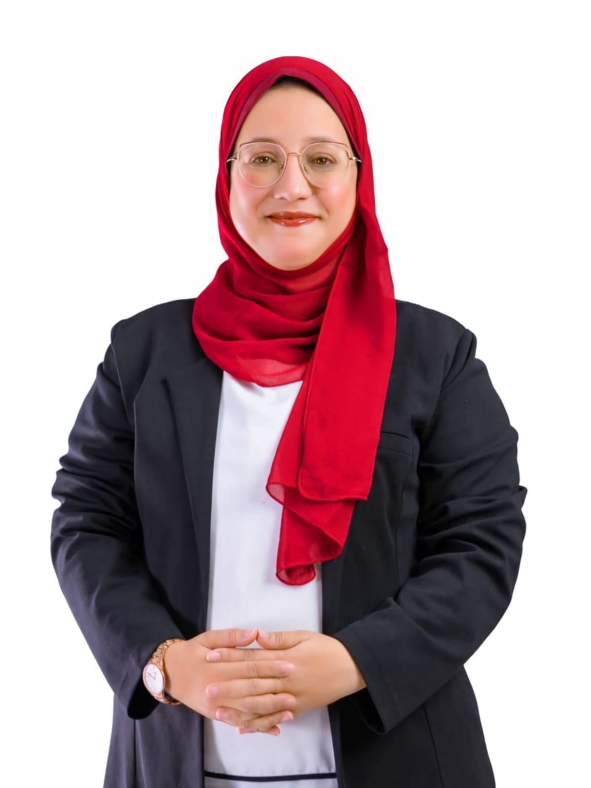 Portrait d'une femme portant un foulard rouge, un blazer noir et une chemise blanche